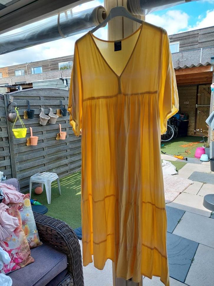 jurken maat 42 / 44, Kleding | Dames, Jurken, Zo goed als nieuw, Maat 42/44 (L), Roze, Onder de knie, Ophalen of Verzenden