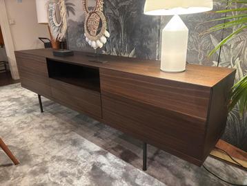 Poliform Axia Sideboard 240cm Spessart Oak Showmode beschikbaar voor biedingen