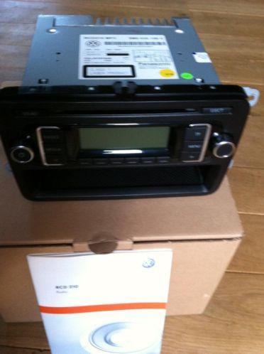 ORIGINEEL VW VOLKSWAGEN SEAT SKODA RCD210 RADIO CD MET CODE, Auto diversen, Autoradio's, Zo goed als nieuw, Ophalen of Verzenden