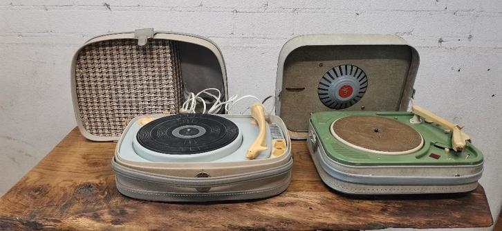 Koffergrammofoons Supraphon set 2 stuks, Antiek en Kunst, Antiek | Tv's en Audio, Ophalen