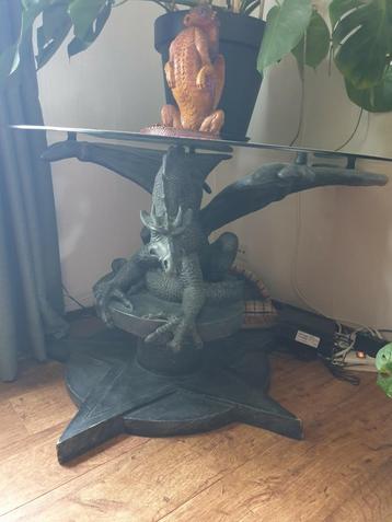 Drakentafel voor de liefhebber beschikbaar voor biedingen