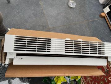 tussen blad van wasmachine en droger beschikbaar voor biedingen
