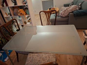 Glazen eettafel met 4 houten stoelen - Zeer Goed!