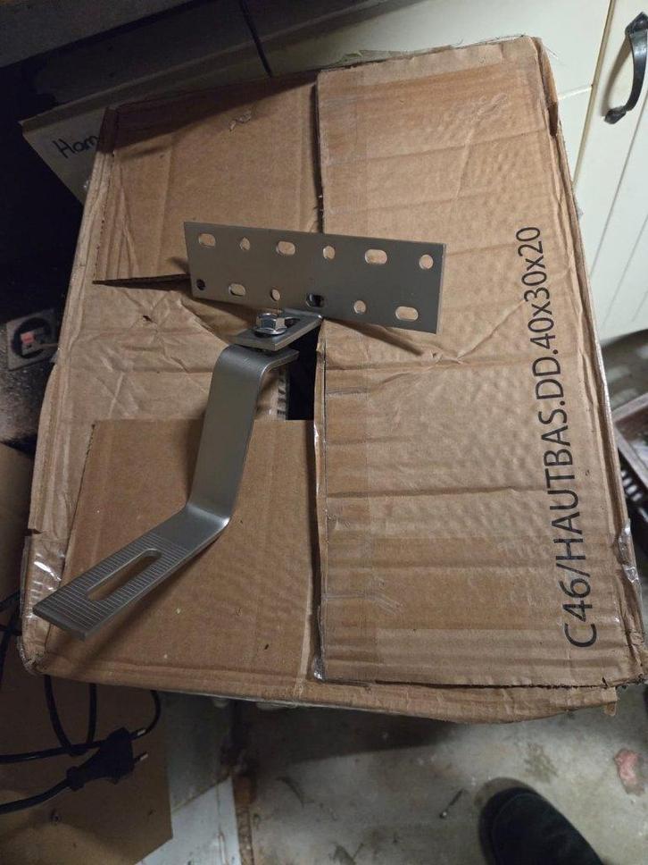 40 dakhaken en bevestigings klemmen voor zonnepanelen, Doe-het-zelf en Verbouw, IJzerwaren en Bevestigingsmiddelen, Nieuw, Overige typen