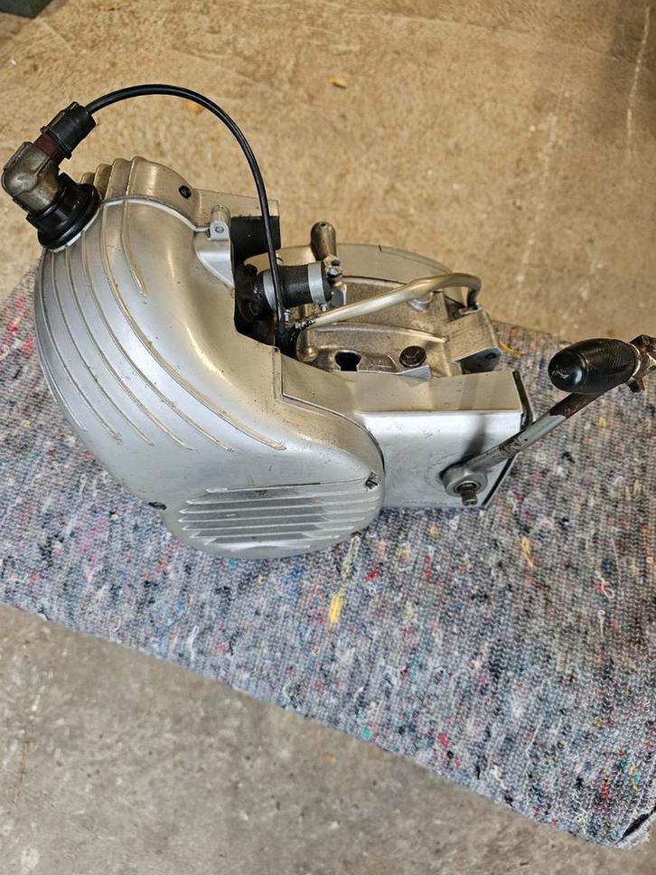 Driebak voet. Geforceerde koeling., Fietsen en Brommers, Brommeronderdelen | Zundapp, Gebruikt, Blok, Ophalen of Verzenden