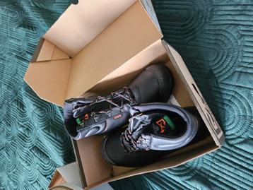 2 paar werk schoenen 46 beschikbaar voor biedingen