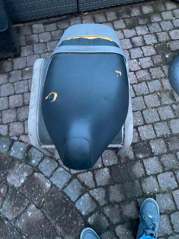 Runner 180cc zadel beschikbaar voor biedingen