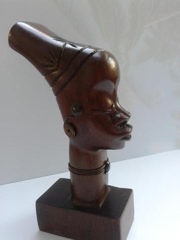 Klein houten BEELDJE <> Afrikaanse VROUW <> Tribal Art beschikbaar voor biedingen