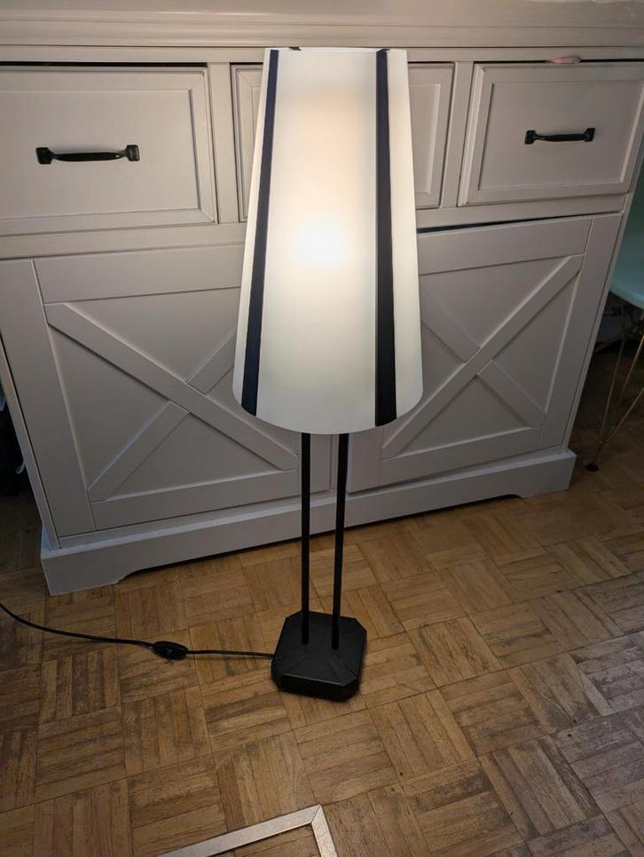 Stijlvolle Staande Lamp vistofta, Huis en Inrichting, Lampen | Vloerlampen, Zo goed als nieuw, Minder dan 100 cm, Kunststof, Metaal