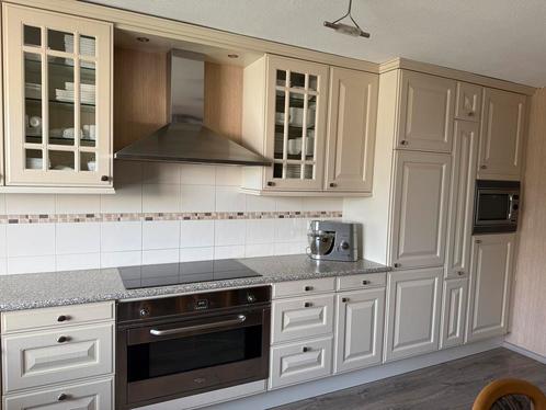 Complete keuken met goede apparatuur!, Huis en Inrichting, Keuken | Complete keukens, Gebruikt, Hoekkeuken, Crème, Kunststof, Ophalen