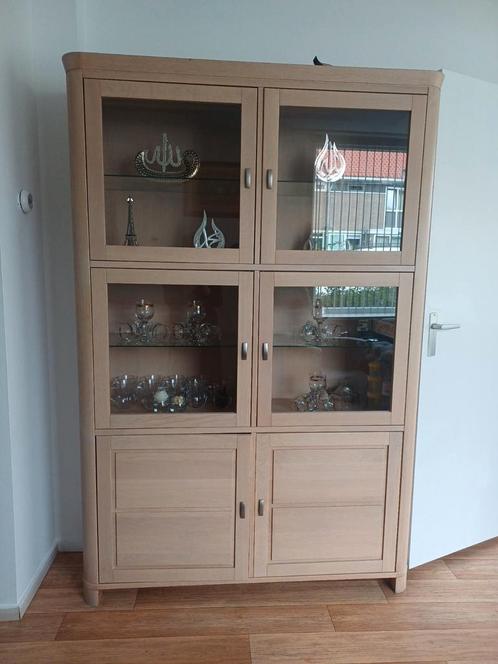 Eikenhout Vitrinekast met Glasdeuren ophalen in Breda, Huis en Inrichting, Kasten | Vitrinekasten, Zo goed als nieuw, 150 tot 200 cm