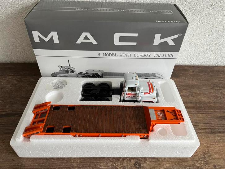 Mack + dieplader first gear Nieuw! 1/34, Hobby en Vrije tijd, Modelauto's | 1:50, Nieuw, Bus of Vrachtwagen, Overige merken, Ophalen of Verzenden