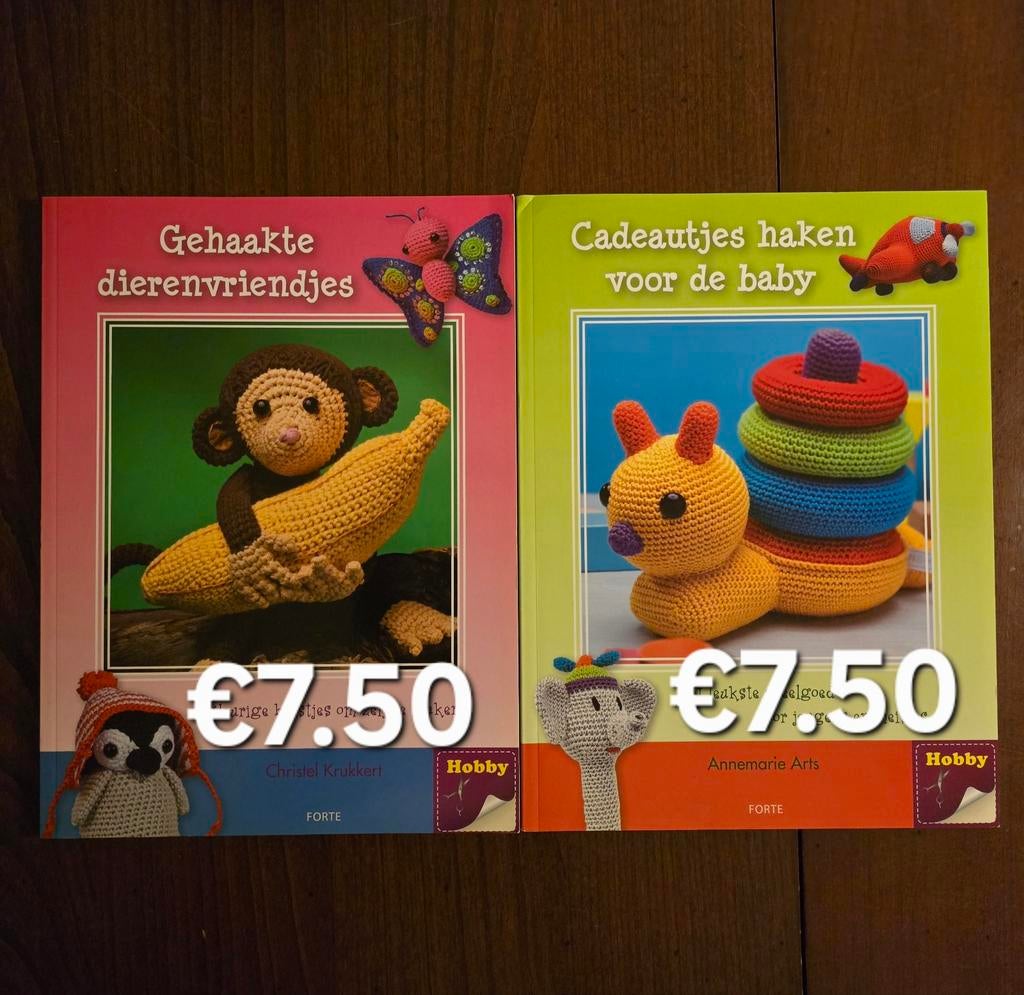 2 Leuke Haakboeken: kadootjes voor baby's / Dierenvriendjes, Ophalen of Verzenden, Zo goed als nieuw, Haken, Patroon of Boek
