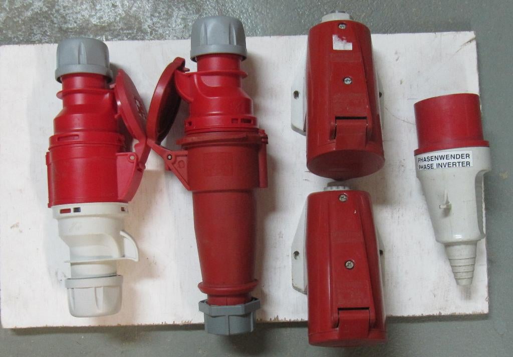 32 amp. stekkers, Ophalen of Verzenden, Zo goed als nieuw, Apparatuur