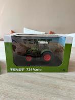 Fendt 724 vario, Hobby en Vrije tijd, Modelauto's | 1:32, Ophalen of Verzenden, Nieuw, Tractor of Landbouw, Universal Hobbies