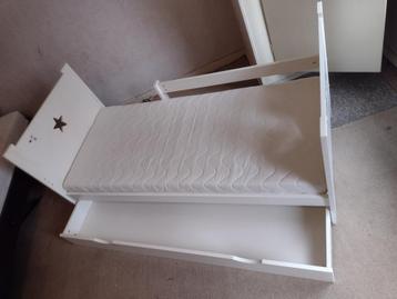 kinderbed 160 bij 70 met lade en valbeveiliging matras 3 jr  beschikbaar voor biedingen