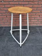 kruk Ahrend De Cirkel   door Friso Kramer, Huis en Inrichting, Krukjes, Ophalen of Verzenden, Gebruikt, Hout