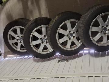 Vier banden / velgen voor Volvo 16 inch beschikbaar voor biedingen