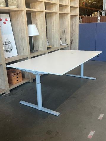 Gispen TM bureau met slinger 200x120xH62-86 cm, 12 stuks - afbeelding 3