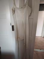 Het is een beige avond jurk met een dunne bandjes ., Ophalen of Verzenden, Zo goed als nieuw, Beige, Galajurk