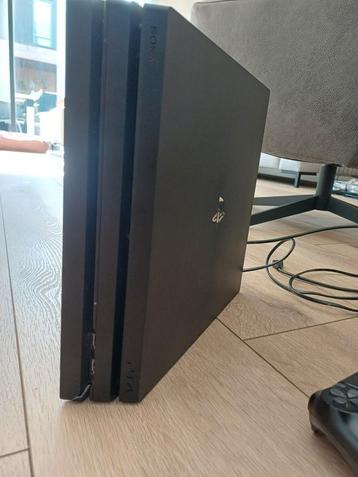 Playstation 4 pro met stuur en 16 spellen beschikbaar voor biedingen