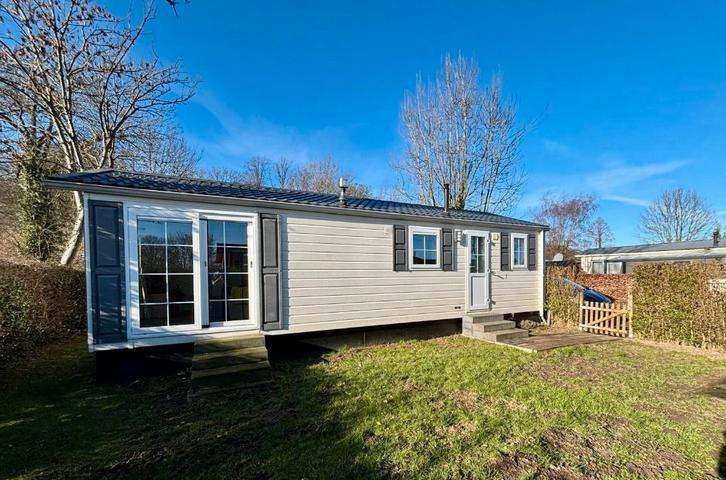 Te koop: mooi 4 pers. chalet 25 km onder Maastricht, Caravans en Kamperen, Stacaravans, tot en met 2, Ophalen of Verzenden