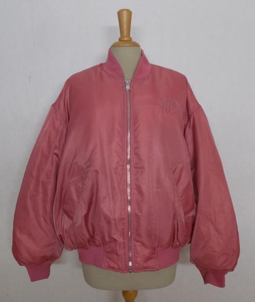 Aparte kleur stoer bomberjack van Maje! L, Kleding | Dames, Jassen | Zomer, Zo goed als nieuw, Maat 42/44 (L), Roze, Verzenden