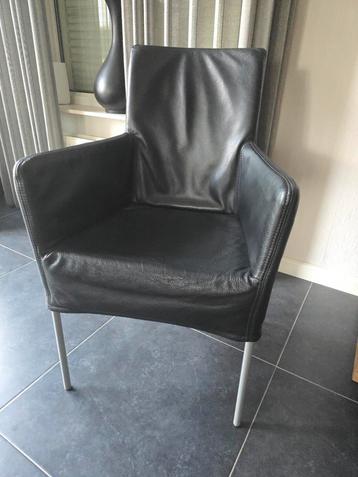 6 Zwarte lederen stoelen met armleuningen merk L' Ancora  beschikbaar voor biedingen