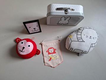 Babykamer decoratie  Nijntje koffer, kussen, wanddecorat beschikbaar voor biedingen