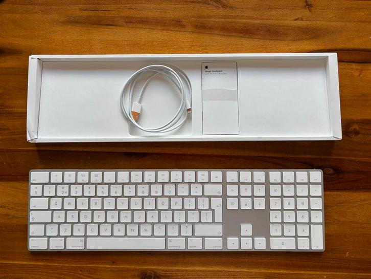 Apple Magic Keyboard met numeriek blok - Zo goed als nieuw, Computers en Software, Toetsenborden, Zo goed als nieuw, Qwerty, Draadloos