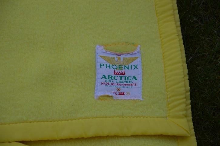 Vintage gele dralon deken/ sprei Made bij Raymakers Helmond, Huis en Inrichting, Slaapkamer | Beddengoed, Gebruikt, Dekbedovertrek