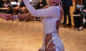 White latin dress for sale! beschikbaar voor biedingen