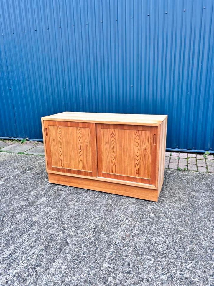 Vintage kastje tvmeubel deens schuifeuren, Huis en Inrichting, Kasten | Dressoirs, Gebruikt, 50 tot 100 cm, 25 tot 50 cm, Ophalen