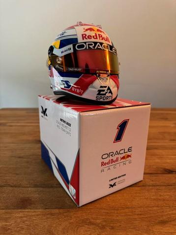 Retro 2023 Max Verstappen 1:2.  beschikbaar voor biedingen
