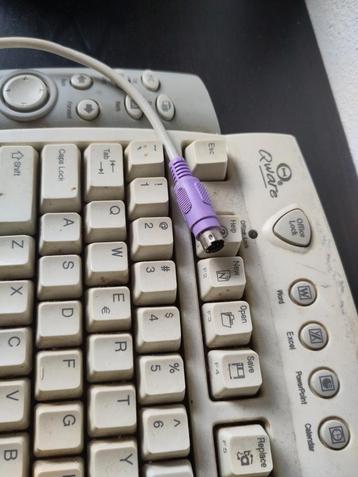 Toetsenbord van Windows 98 beschikbaar voor biedingen