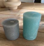 2 stompkaarsen; lichtgrijs en lichtblauw 8 cm en 11 cm, Overige materialen, Grijs, Nieuw, Ophalen of Verzenden