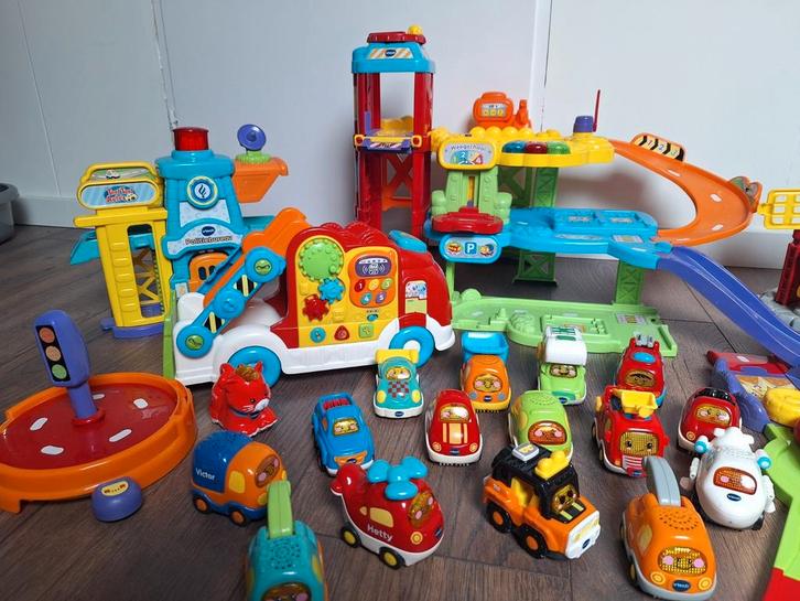 2 kratten vol met toettoet auto's, Kinderen en Baby's, Speelgoed | Fisher-Price, Gebruikt, Speelset, Met licht, Met geluid, Ophalen