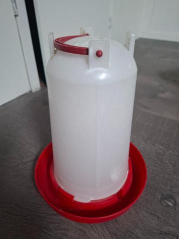 Te koop: 2 waterbakken, bijv. voor kippen beschikbaar voor biedingen
