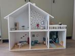 Groot poppenhuis met accessoires, Ophalen, Zo goed als nieuw, Poppenhuis