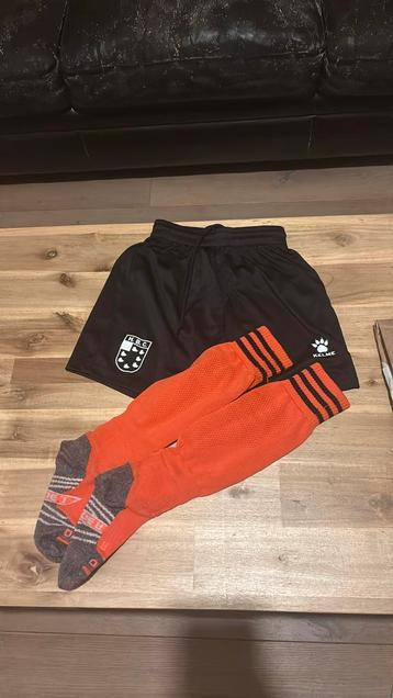 H.B.C voetbal Short + sokken beschikbaar voor biedingen