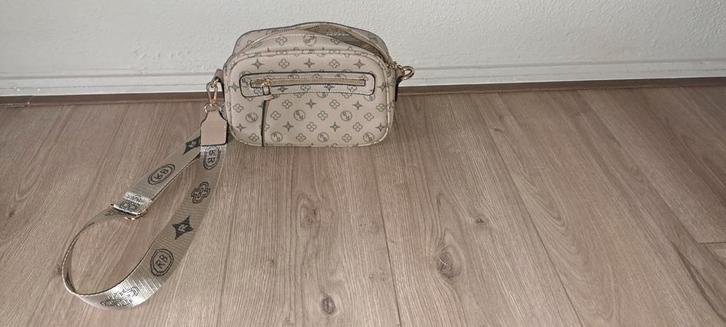 Stijlvolle Schoudertas, Sieraden, Tassen en Uiterlijk, Tassen | Damestassen, Gebruikt, Schoudertasje, Beige, Ophalen of Verzenden