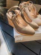 Nieuwe schoenen,creame/groen.mt 40, Kleding | Dames, Ophalen of Verzenden, Zo goed als nieuw, Groen, Sneakers of Gympen