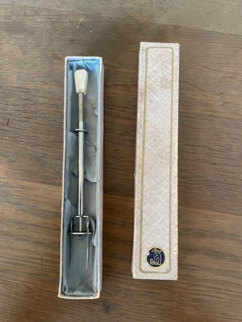 Zuurvorkje met parelmoer in originele doos, Antiek en Kunst, Antiek | Bestek, Ophalen of Verzenden