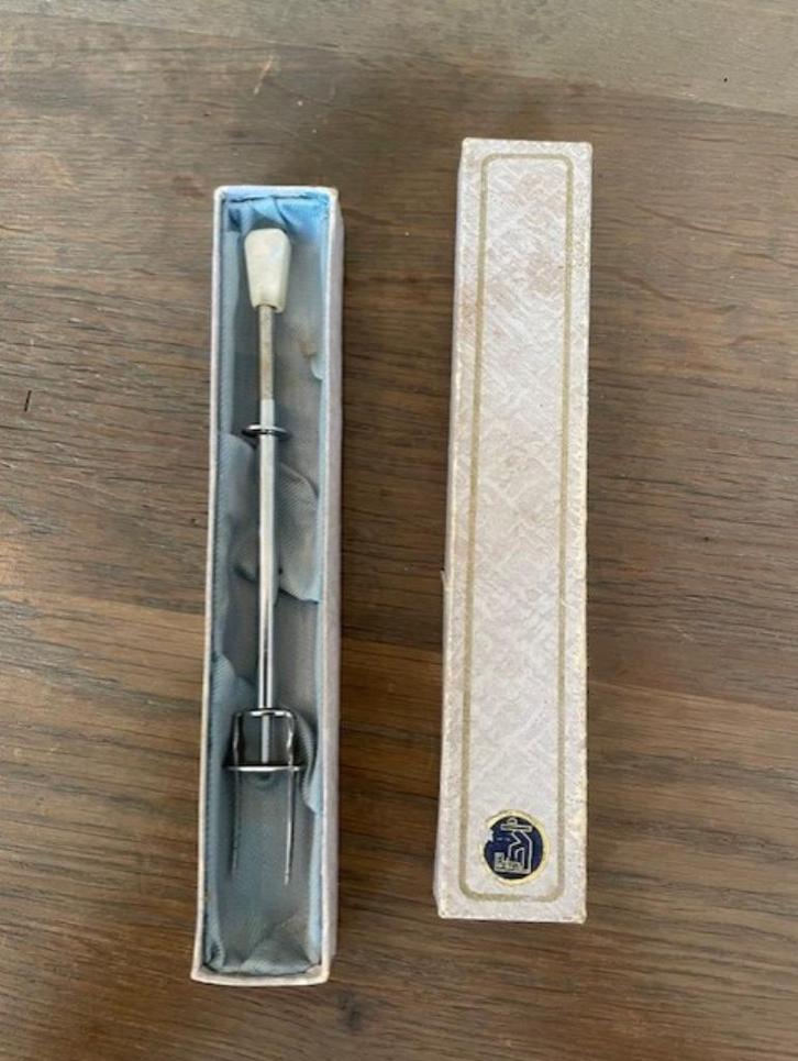 Zuurvorkje met parelmoer in originele doos, Antiek en Kunst, Antiek | Bestek, Ophalen of Verzenden