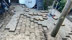 Gratis tegels - 70 m2 liggen gestapeld klaar, Tuin en Terras, Gebruikt, Klinkers, Ophalen of Verzenden, 10 m² of meer