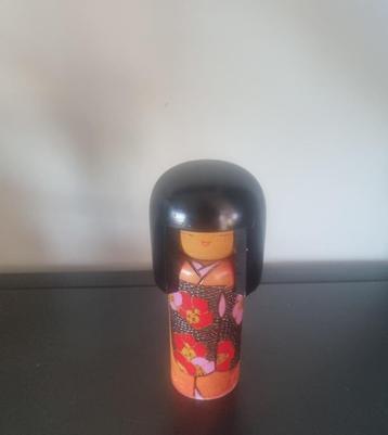 Mooie Sosaku Kokeshi van vermoedelijk Kisaku beschikbaar voor biedingen