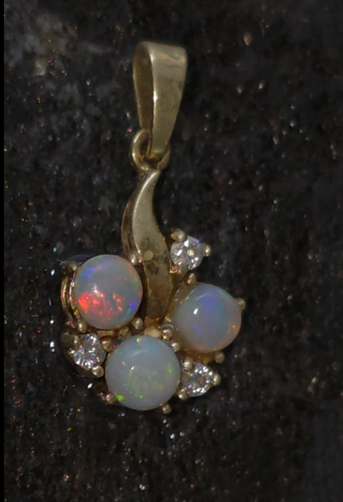 Gouden hanger met opaal, Sieraden, Tassen en Uiterlijk, Kettinghangers, Zo goed als nieuw, Goud, Overige kleuren, Met edelsteen