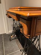 Singer naaimachine met originele tafel, Antiek en Kunst, Antiek | Naaimachines, Ophalen of Verzenden
