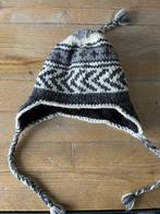 Muts grijs ecru gebreid met kwastjes, Ophalen of Verzenden, Muts