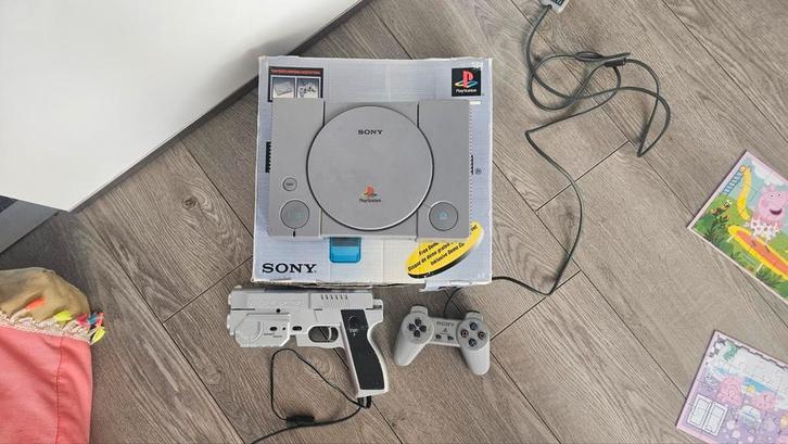 Sony PlayStation 1 (SCPH-7002) Compleet in Doos, Spelcomputers en Games, Spelcomputers | Sony PlayStation 1, Gebruikt, Met 1 controller